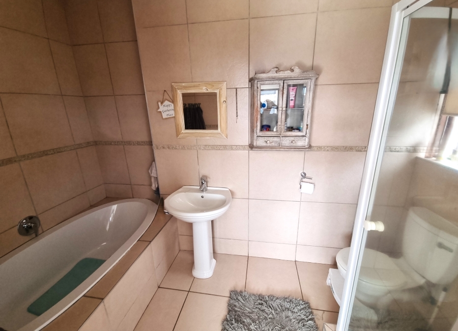 3 Bedroom Property for Sale in Hartbeesfontein AH North West